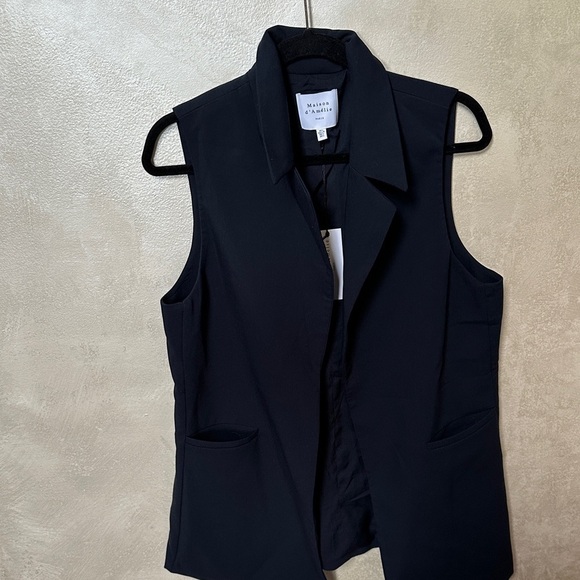 Maison D’Amelie Jackets & Blazers - Maison D’Amelie Navy Sleeveless Blazer Sz Large | new with tags